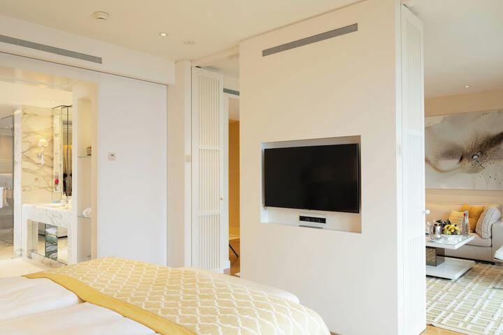 Room 98 of 183