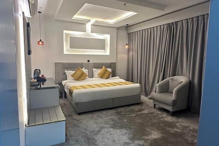 Room 10 of 43