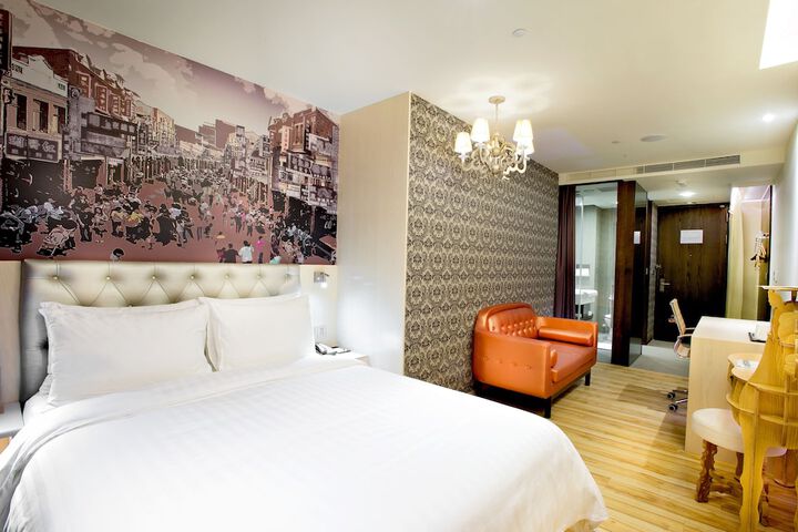 Room 12 of 87