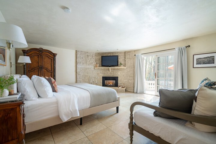 Estrella by Avantstay Secluded Spanish style Estate on 7 Acres of Vineyards in Windsor, CA