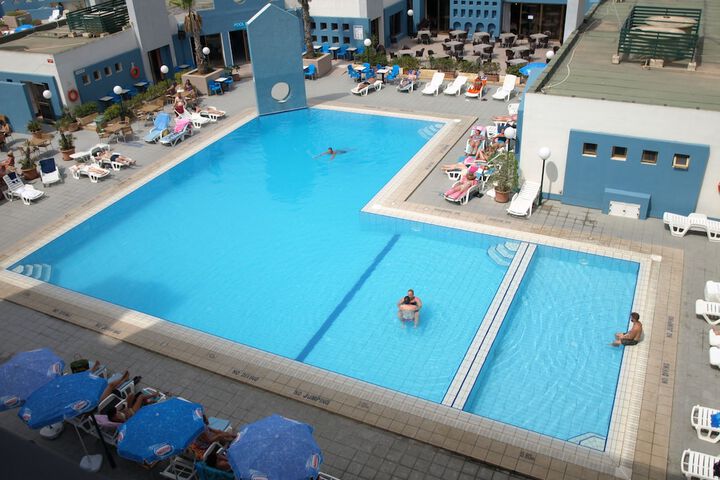Pool 24 of 33