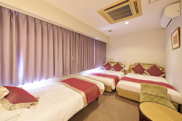 Room 27 of 74