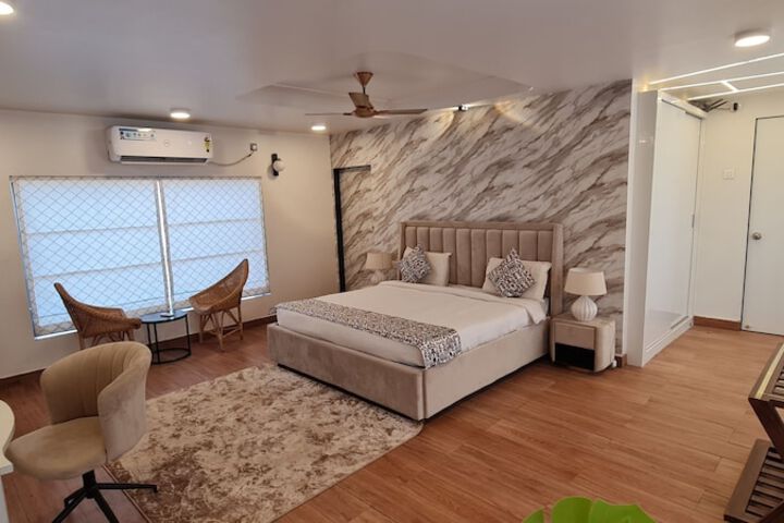 Room 11 of 23