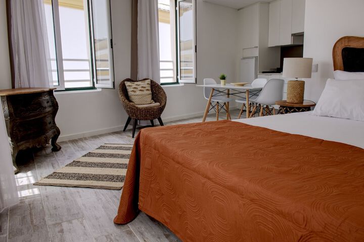 Room 6 of 28