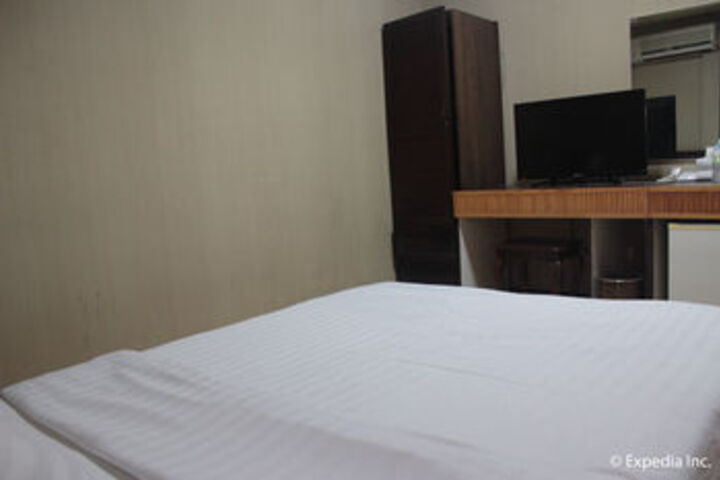 Room 28 of 79