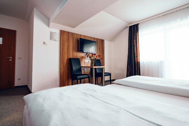 Room 7 of 36