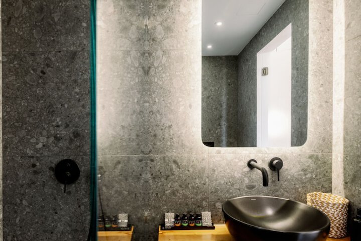 Room 52 of 62