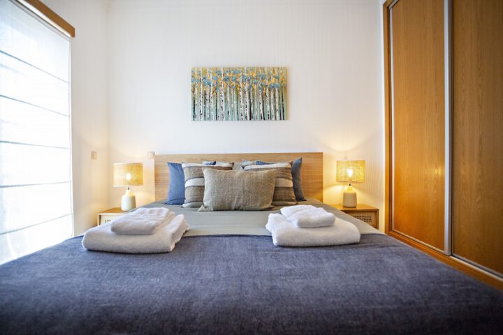 Room 4 of 16