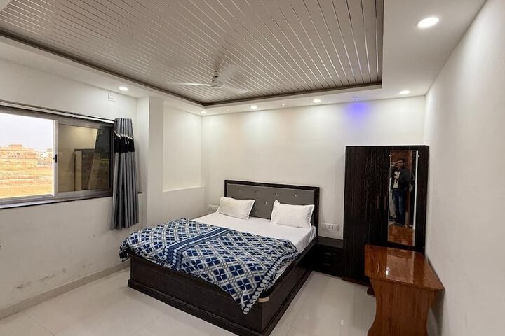 Room 4 of 14