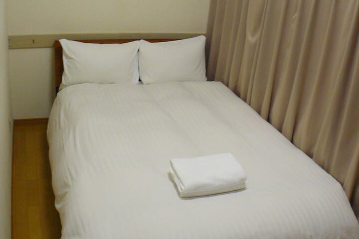 Room 4 of 25