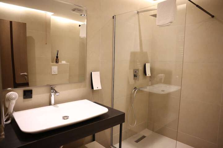 Room 42 of 84