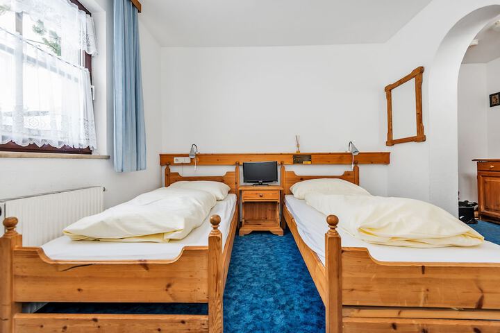 Room 11 of 26