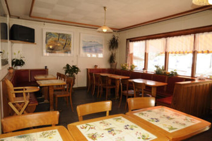 Dining 40 of 50