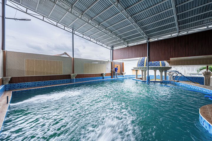 Pool 31 of 33