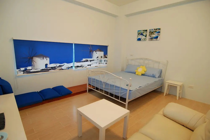Room 3 of 8