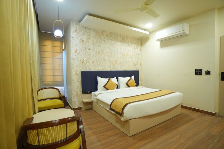 Room 15 of 21