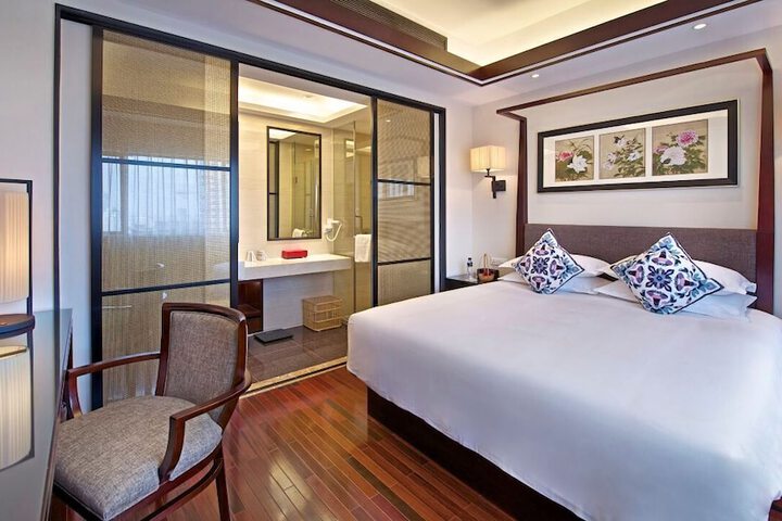 Room 27 of 44