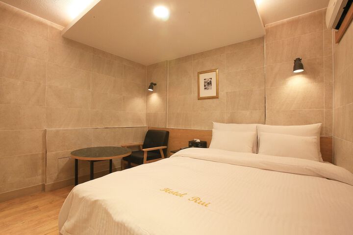 Room 122 of 127
