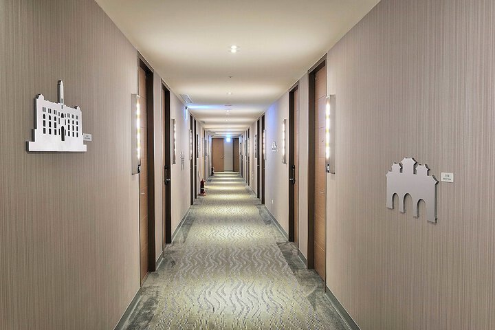 Ballroom/Hall 39 of 48