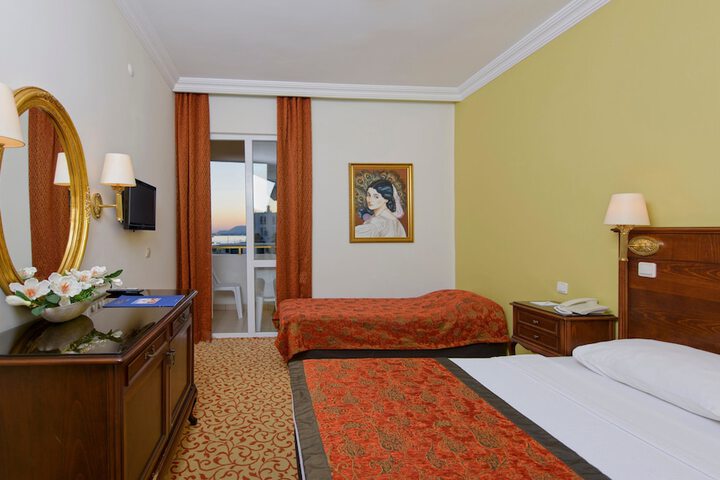Room 12 of 120