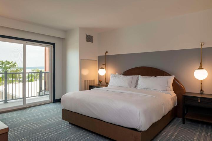1 King Bed (1 of 17)