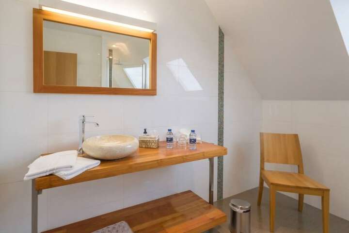 Room 18 of 33