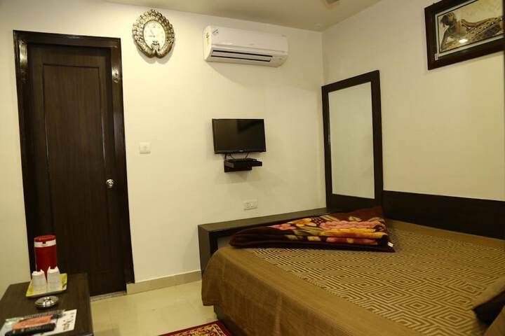 Room 12 of 31