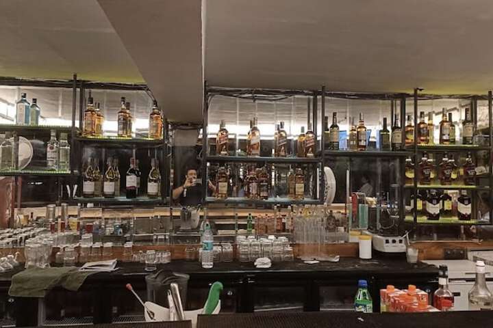 Lounge 10 of 12