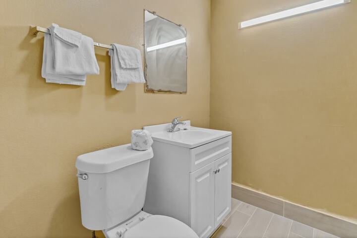 Room 34 of 40