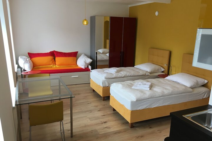 Room 2 of 41