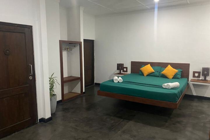 Room 14 of 93
