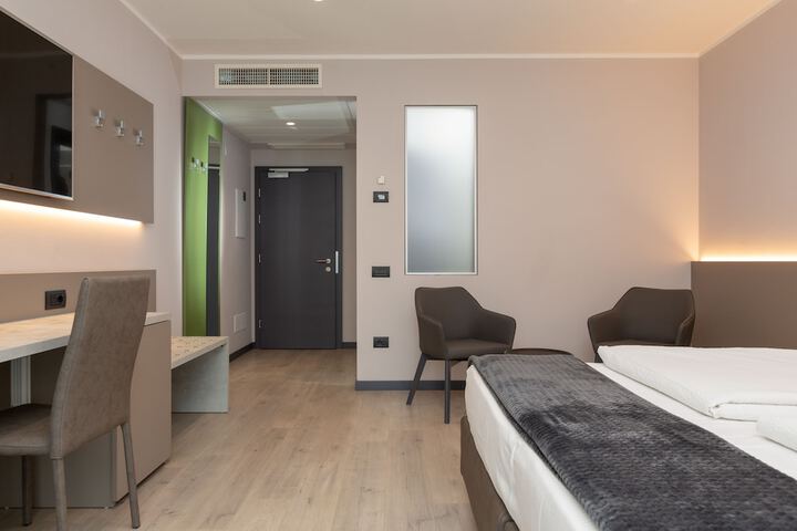 Room 4 of 62