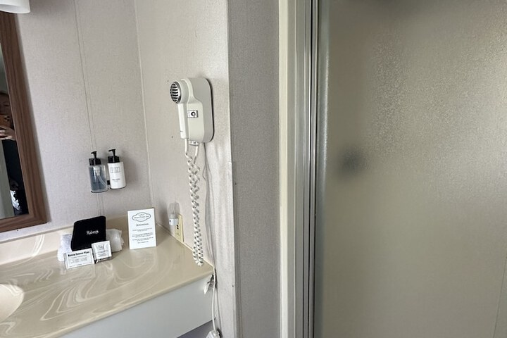 Room 35 of 48