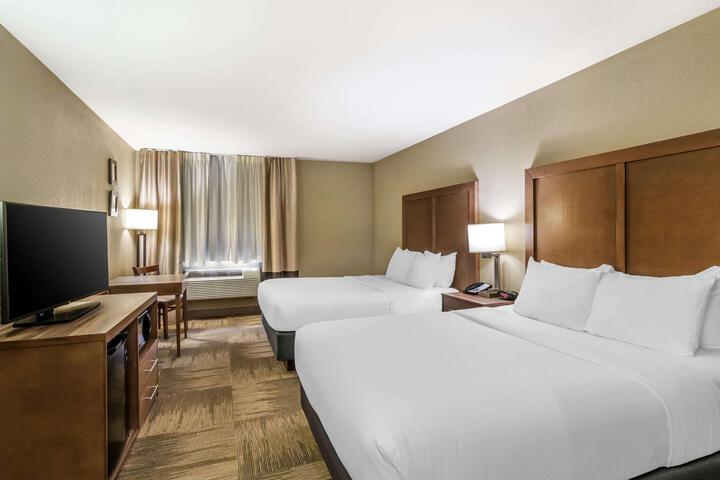 2 Queen Beds (9 of 18)