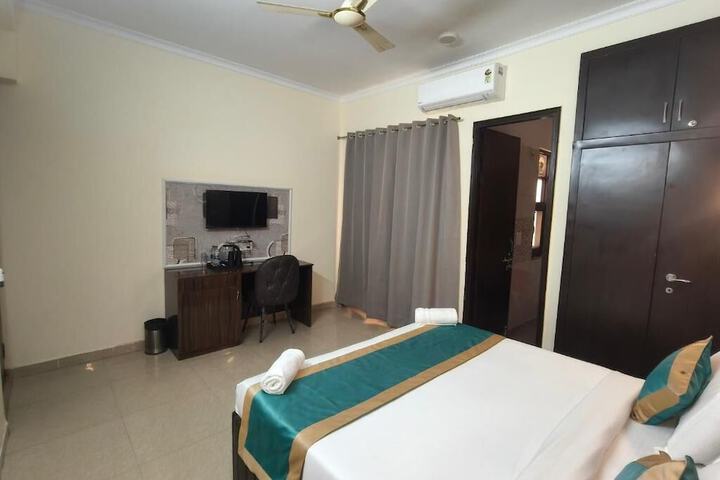 Room 5 of 34