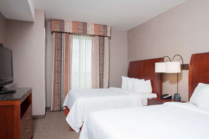 2 Queen Beds (1 of 9)