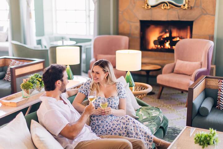 Lobby lounge