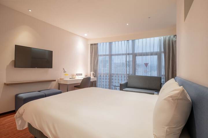 Room 4 of 78