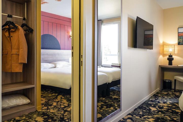 Room 19 of 48
