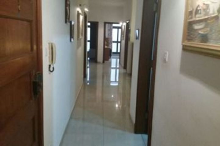 Room 10 of 18