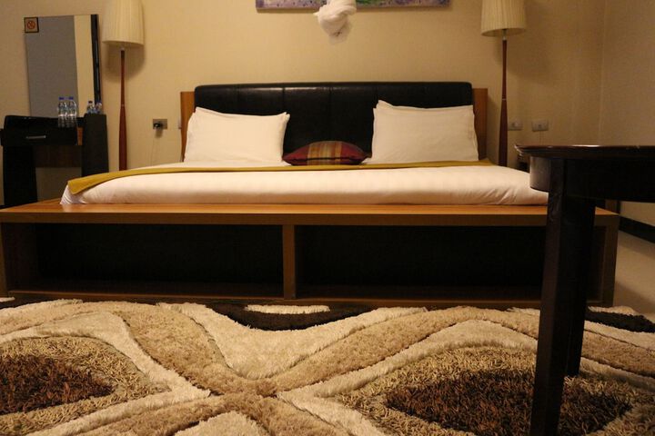 Room 10 of 22