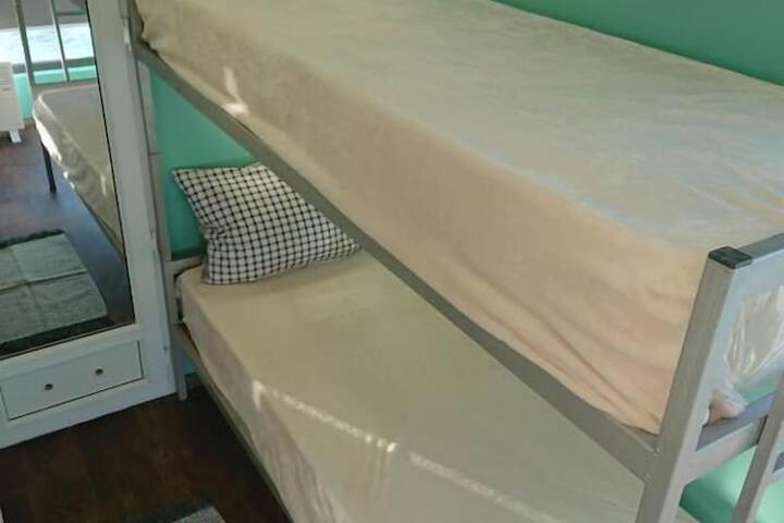 Room 4 of 28
