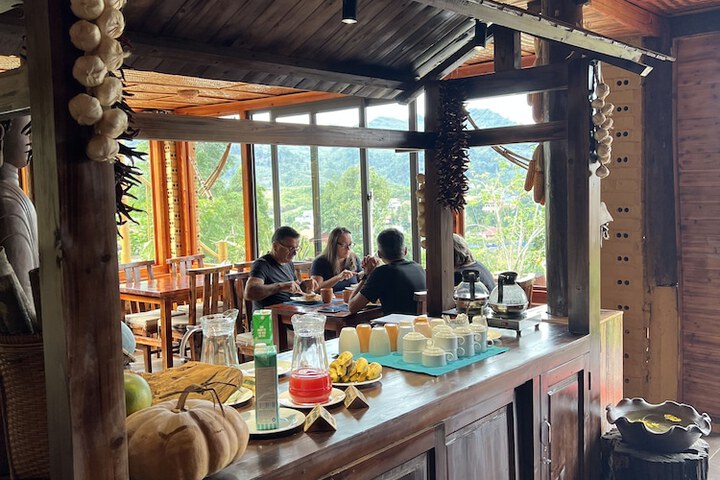 Dining 78 of 92