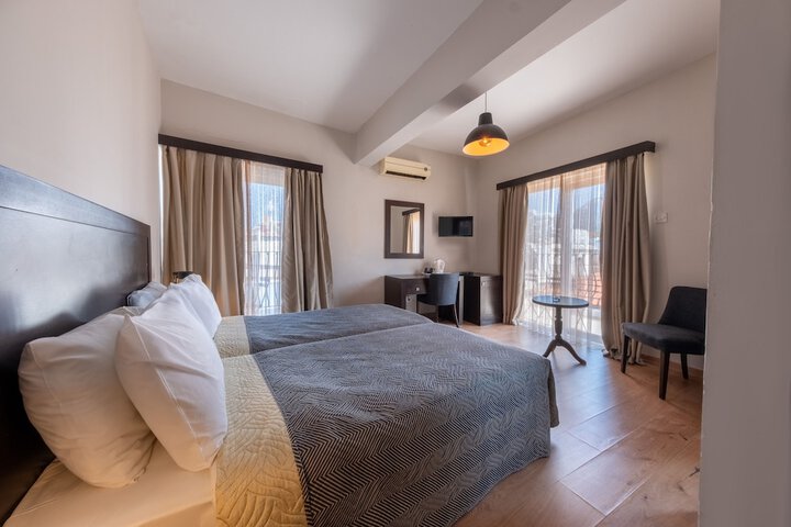 Room 4 of 36