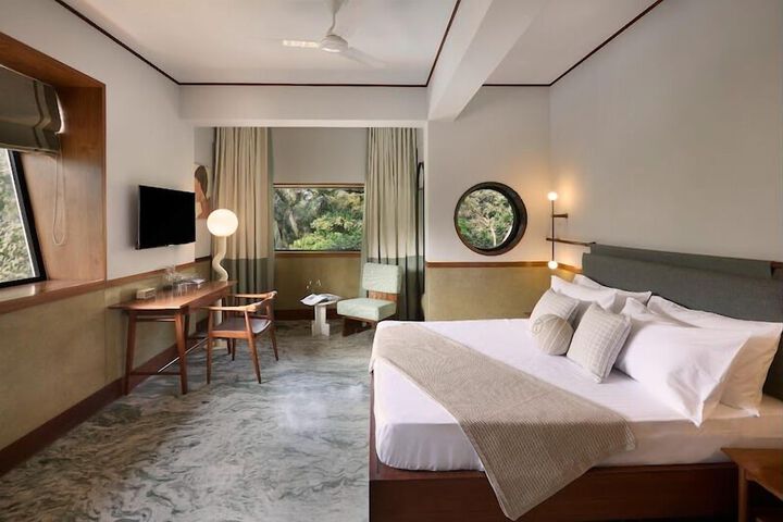 Room 14 of 27