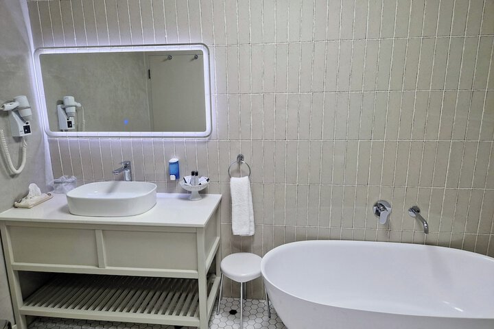 Room 58 of 106
