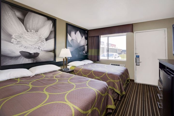 Standard Room, King or Two Doubles (3 of 7)