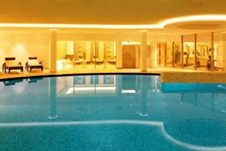 Pool 48 of 70