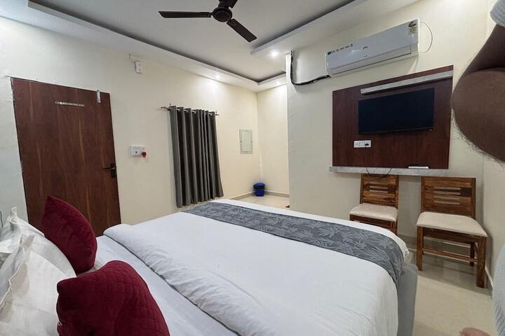 Room 3 of 12