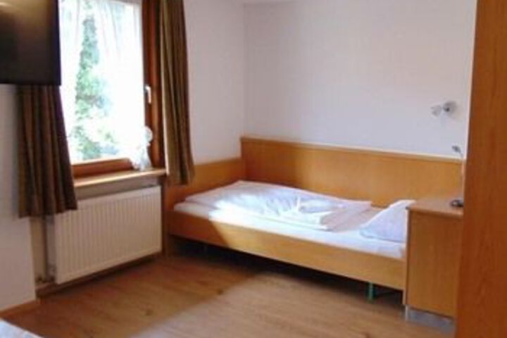 Room 14 of 25